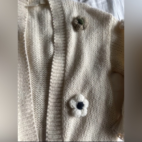 Anthropologie Maeve Chunky Knitted Cream 3D Floral Embellished Cardigan - Picture 7 of 10
